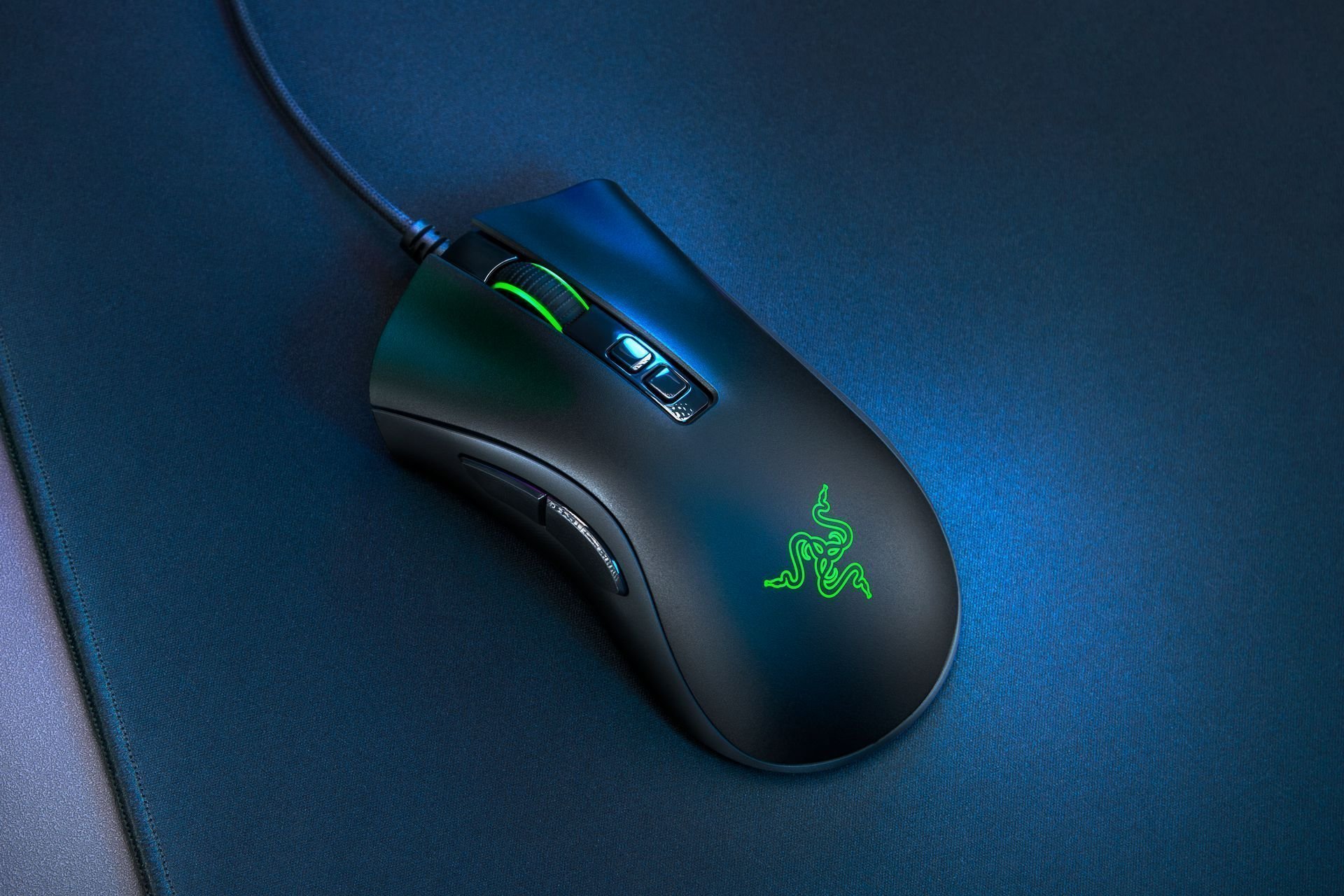 Razor мышь. Мышь Razer DEATHADDER v2. Razer DEATHADDER v2 вид. DEATHADDER 2. Мышь Razer в руке.