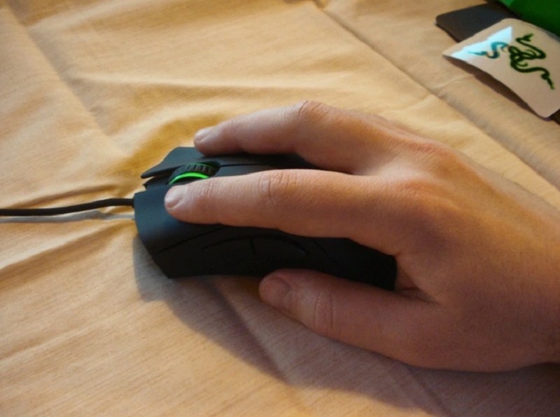 Обзор RAZER DEATHADDER ESSENTIAL. Игровая мышь с подсветкой и двумя ...